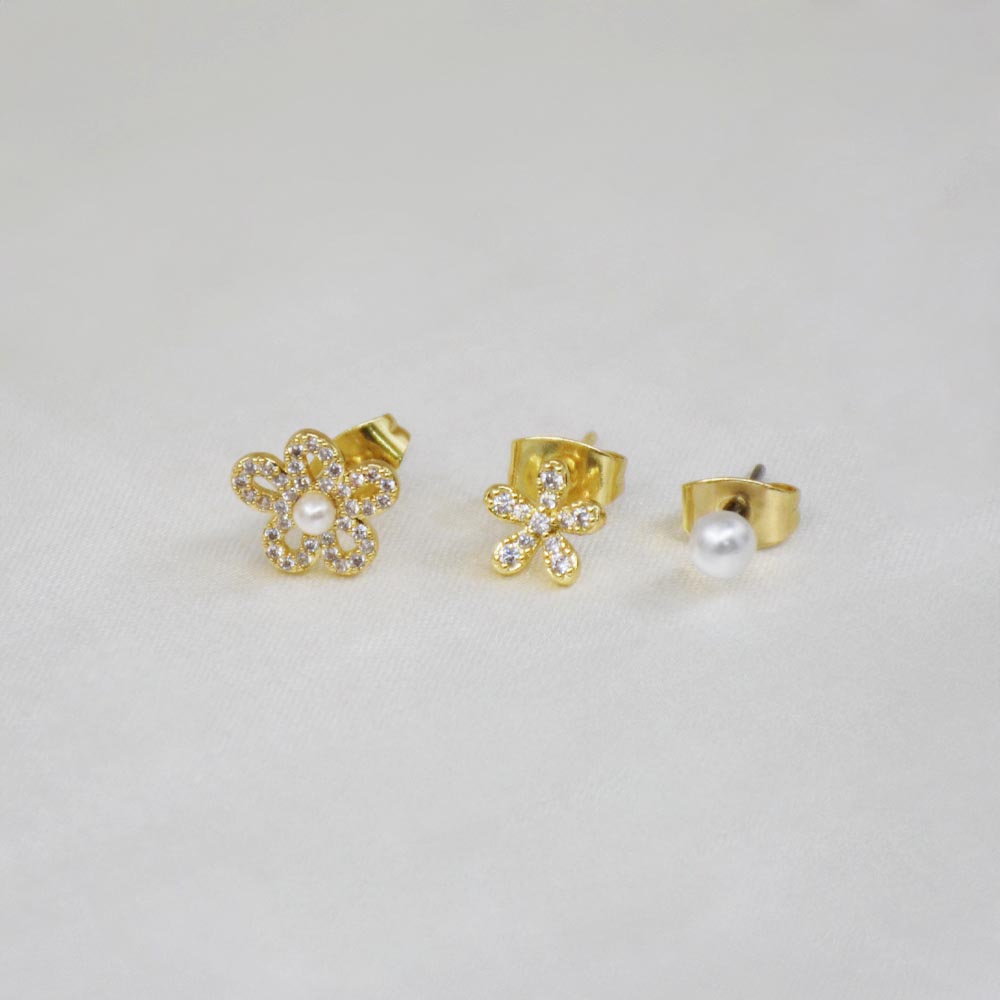 Trio Pearl Bloom Stud Set